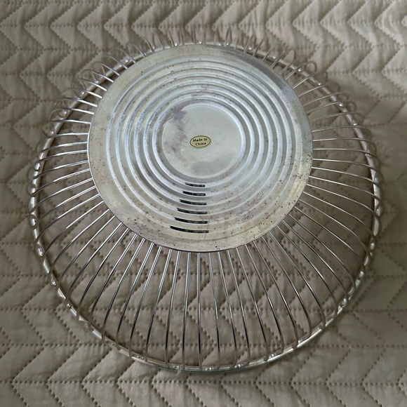 Silver plate serving basket, 10 inch diameter. Just in time for the holidays! - Picture 2 of 2